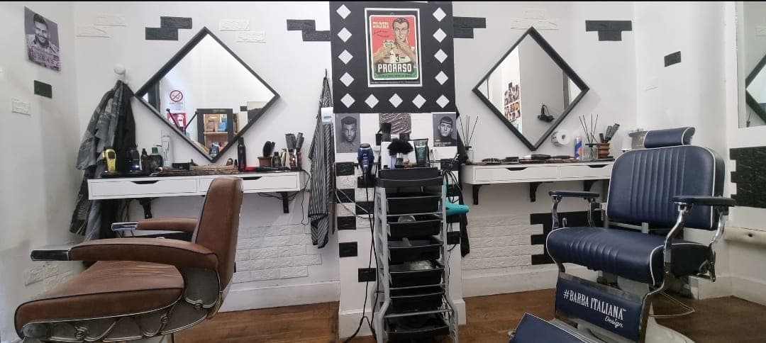Interno del salone Barbershop a Torino Centro
